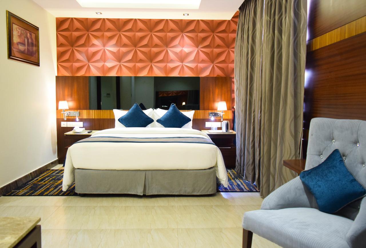 Rg Royal Hotel Bangalore Exteriör bild