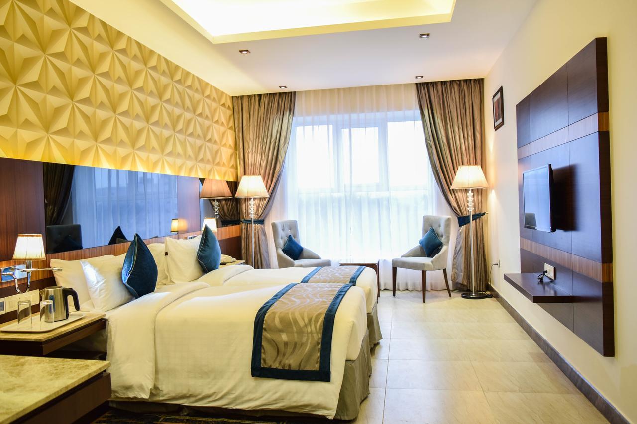Rg Royal Hotel Bangalore Exteriör bild