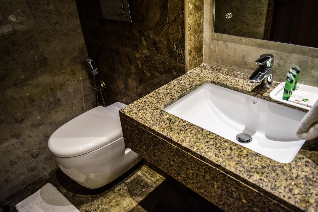 Rg Royal Hotel Bangalore Exteriör bild