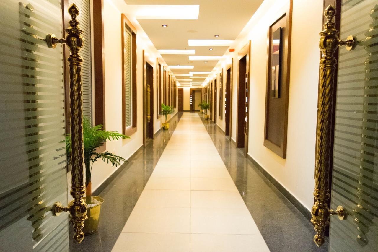 Rg Royal Hotel Bangalore Exteriör bild