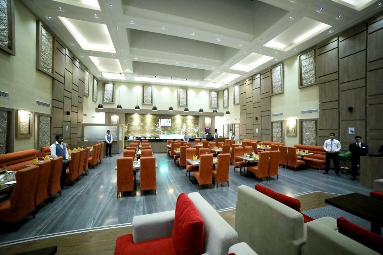 Rg Royal Hotel Bangalore Exteriör bild