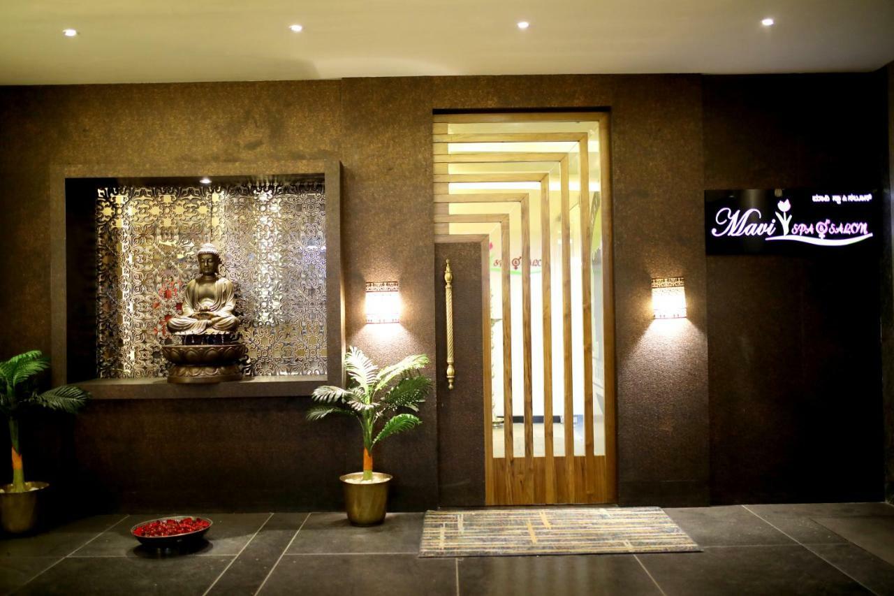 Rg Royal Hotel Bangalore Exteriör bild